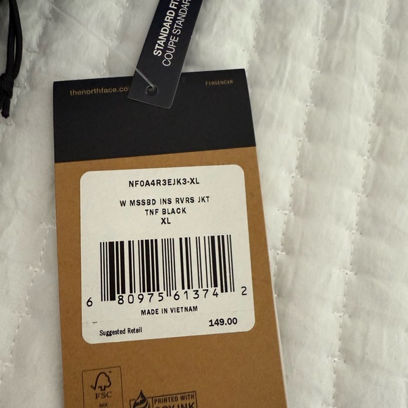 The North Face Women's Charcoal Puffer Jacket - Picture 4 of 4